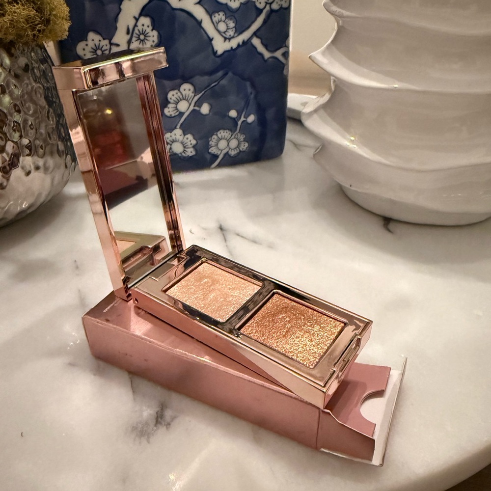 PATRICK TA
Major Dimension Eye Illusion Eyeshadow Duo - Picture 5 of 6